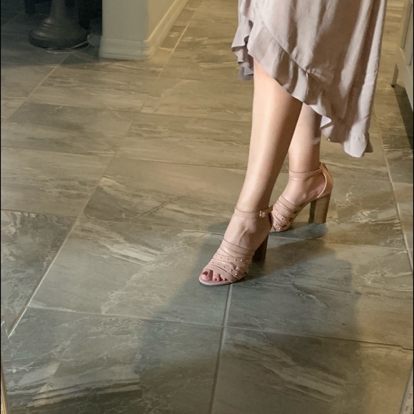 Heels - Picture 3 of 4